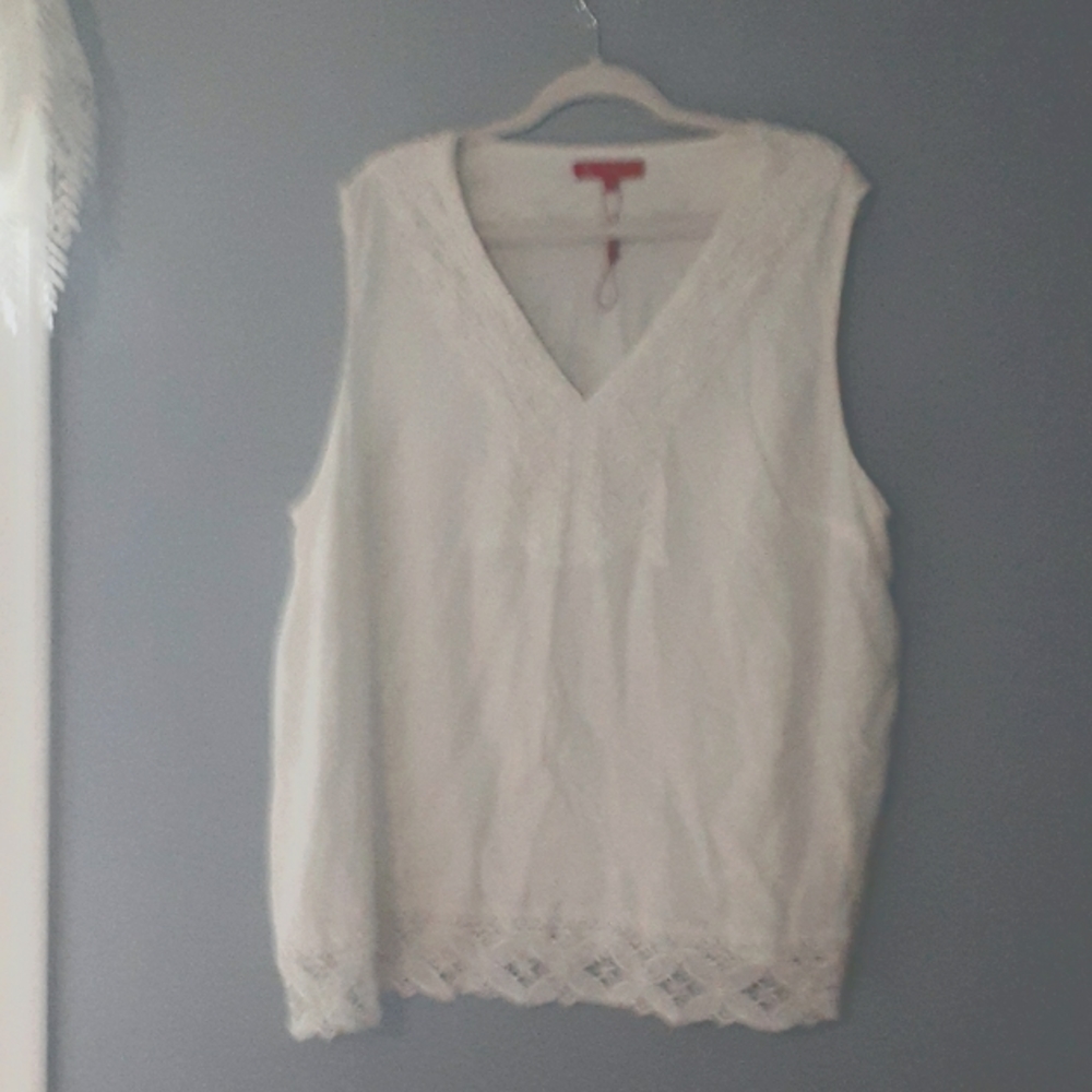 Rose and thyme 3x white plus embroidered lace top
